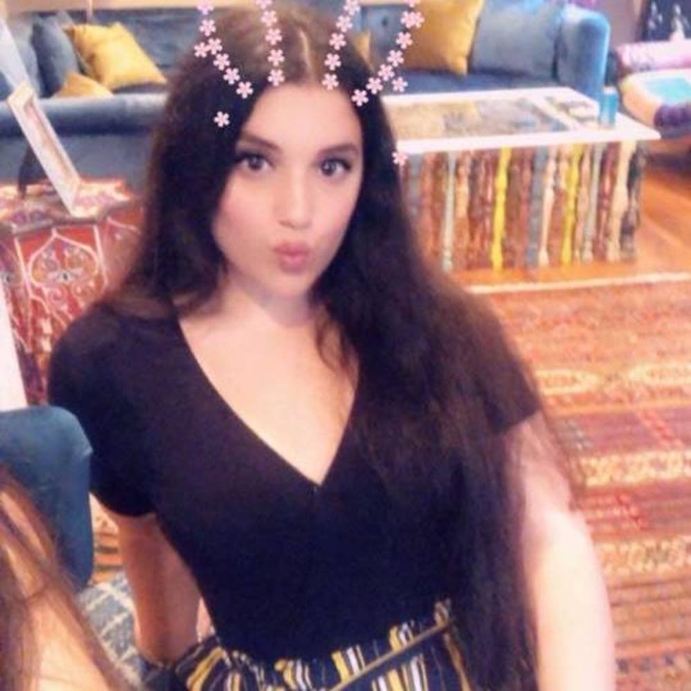 Meet your Posher, Adriana